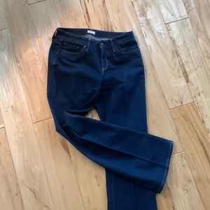 Gap 27R Long and Lean been starched with front crease